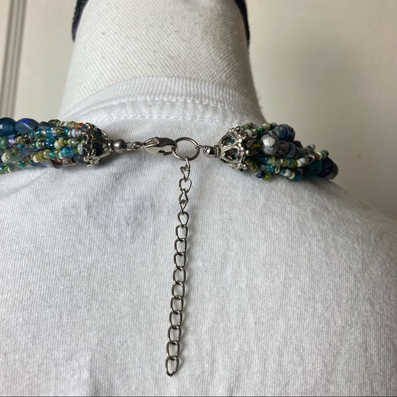 Beautiful beaded layered multicolored necklace - Picture 3 of 3